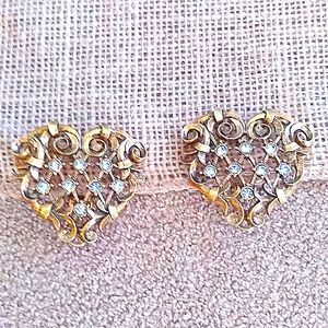 Signature Barrera Avon clip on        Heart Earrings. Excellent.